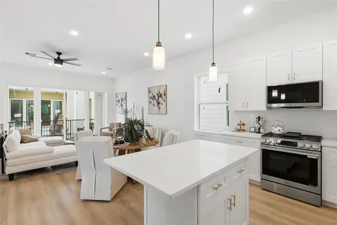 318 Walthall Drive F Houston TX 77022