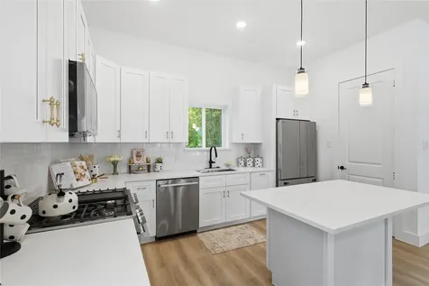 318 Walthall Drive F Houston TX 77022