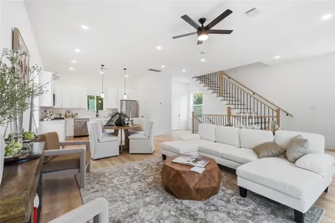 318 Walthall Drive F Houston TX 77022