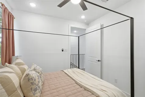 318 Walthall Drive F Houston TX 77022