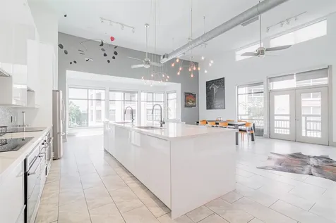 1901 Post Oak Boulevard 4102 Houston TX 77056