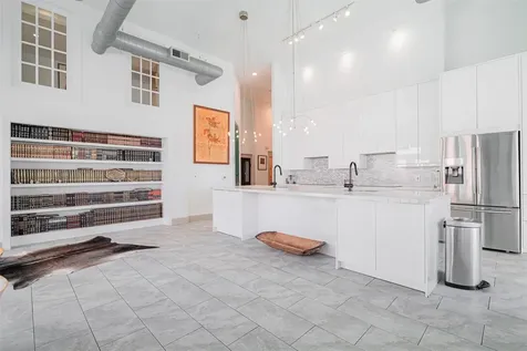 1901 Post Oak Boulevard 4102 Houston TX 77056
