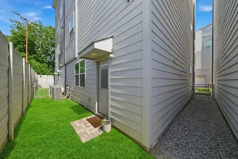 2702 Eado Grove Lane Houston TX 77003