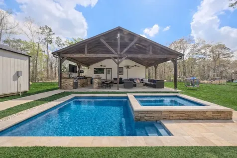501 County Road 2298 Cleveland TX 77327