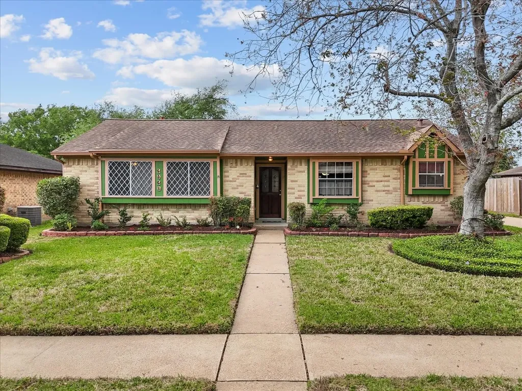 3930 Sandlewood Drive Pasadena TX 77504