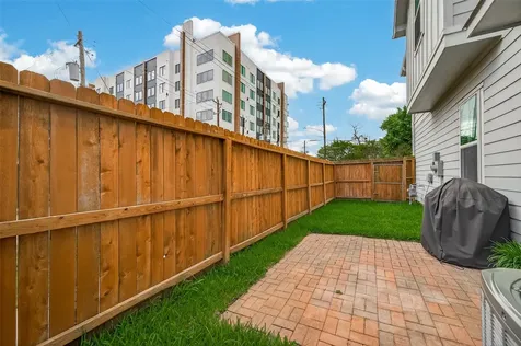 5202 Chandler Street Houston TX 77007