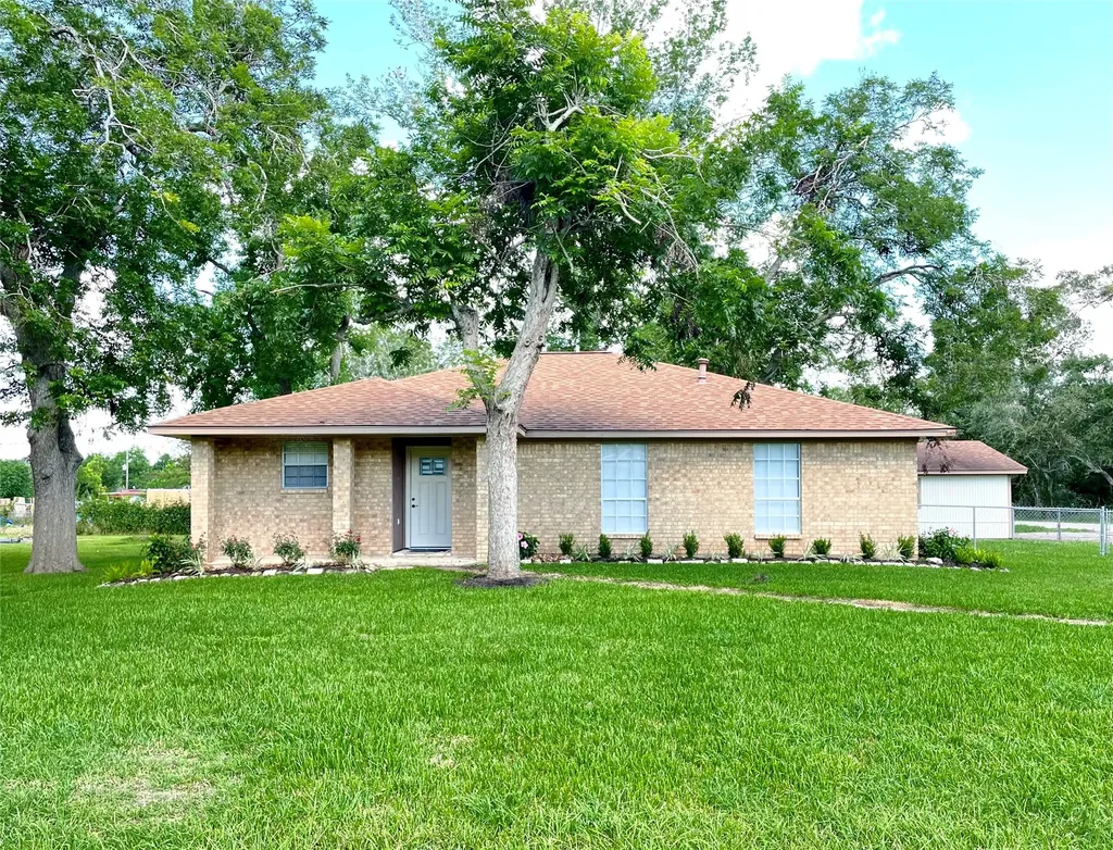 102 Cotton Street Jones Creek TX 77541