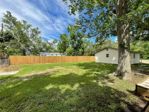 102 Cotton Street Jones Creek TX 77541