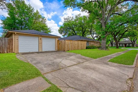 5826 Autumn Forest Drive Houston TX 77092