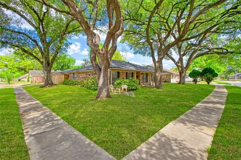 5826 Autumn Forest Drive Houston TX 77092