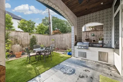 1525 Early Lane Houston TX 77055