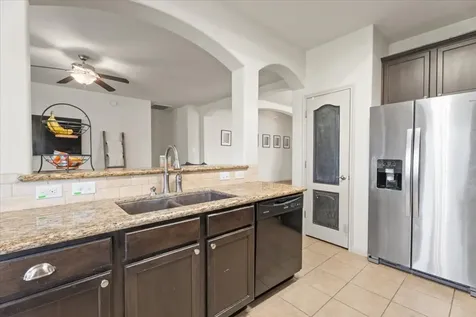 285 Country Crossing Circle Magnolia TX 77354