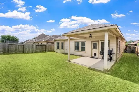 285 Country Crossing Circle Magnolia TX 77354