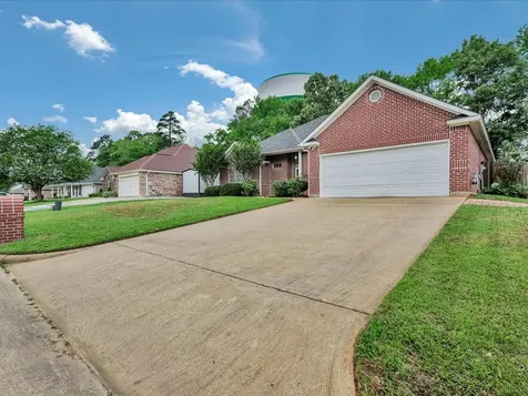 301 Whitehouse Oaks Street Lufkin TX 75901