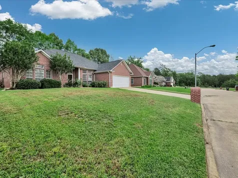 301 Whitehouse Oaks Street Lufkin TX 75901