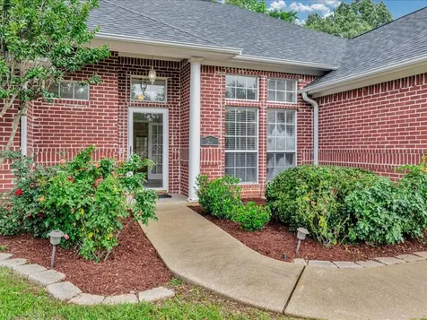 301 Whitehouse Oaks Street Lufkin TX 75901