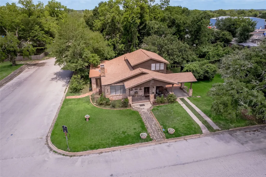 100 W Caroline Street Trinity TX 75862