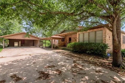 100 W Caroline Street Trinity TX 75862