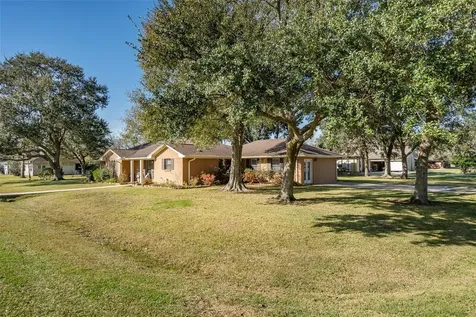 105 Alice Street Anahuac TX 77514