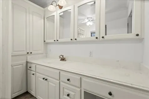 105 Alice Street Anahuac TX 77514