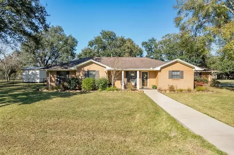 105 Alice Street Anahuac TX 77514