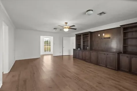 105 Alice Street Anahuac TX 77514