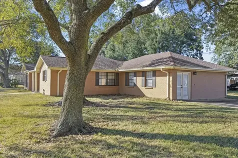 105 Alice Street Anahuac TX 77514