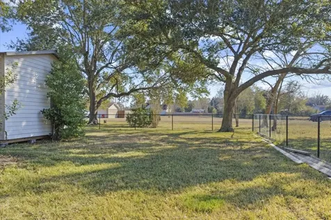 105 Alice Street Anahuac TX 77514