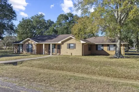 105 Alice Street Anahuac TX 77514