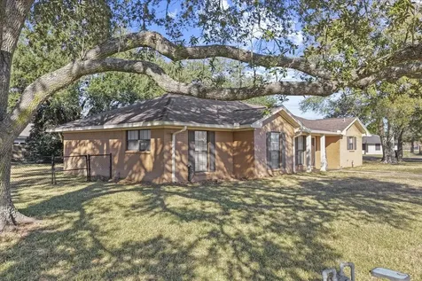 105 Alice Street Anahuac TX 77514
