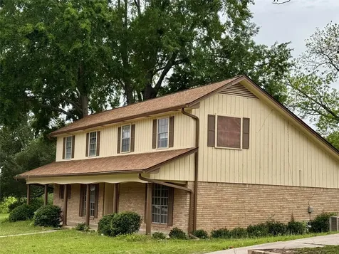 1221 Green Briar Drive Huntsville TX 77340