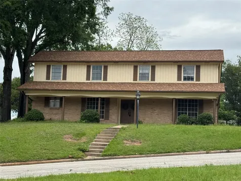 1221 Green Briar Drive Huntsville TX 77340