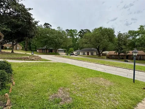 1221 Green Briar Drive Huntsville TX 77340