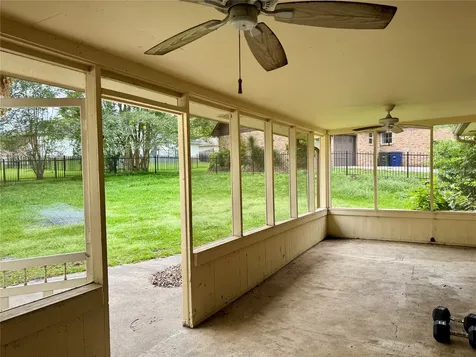 1221 Green Briar Drive Huntsville TX 77340