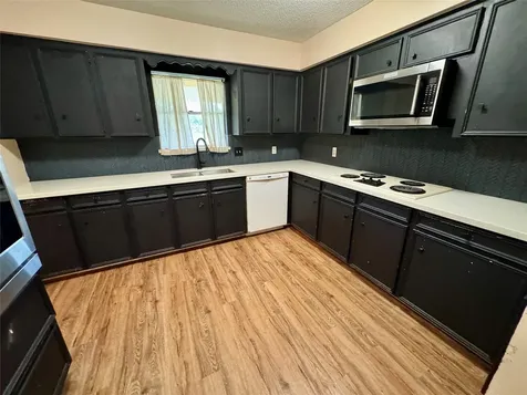 1221 Green Briar Drive Huntsville TX 77340