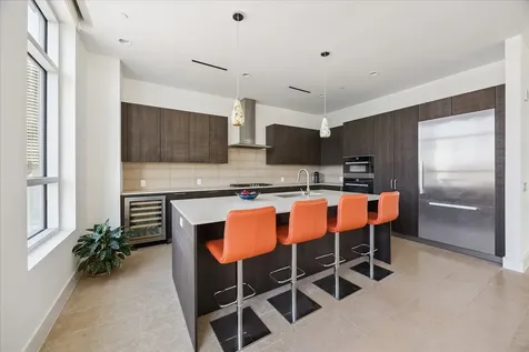 3331 D'amico Street 404 Houston TX 77019