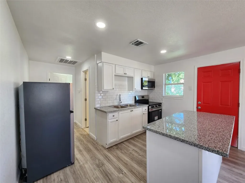 2706 Berry Street A Houston TX 77004