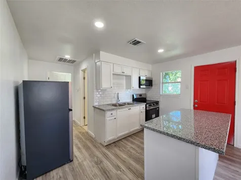 2706 Berry Street A Houston TX 77004
