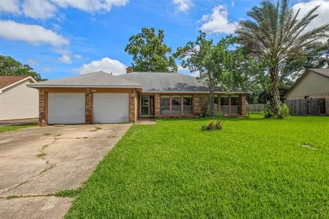 206 Stanford Street Lake Jackson TX 77566