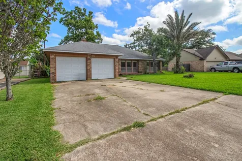 206 Stanford Street Lake Jackson TX 77566