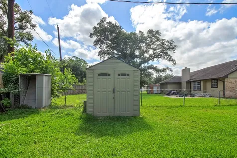 206 Stanford Street Lake Jackson TX 77566