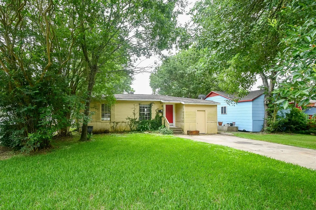 225 17th Ave N Texas City TX 77590