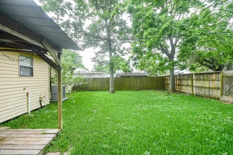 225 17th Ave N Texas City TX 77590