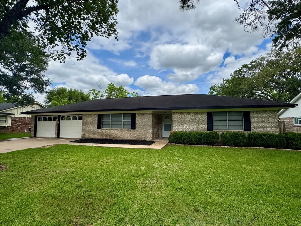 2013 Crestwood Drive Richmond TX 77469