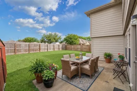 4710 Meadowthorn Court Friendswood TX 77546