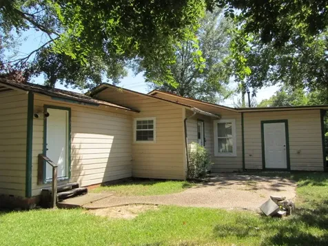 1310 16th Street Huntsville TX 77340