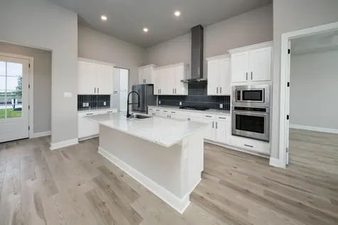 1915 June Lake Lane Iowa Colony TX 77583