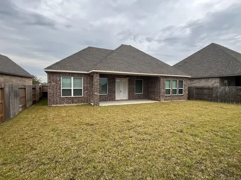 1915 June Lake Lane Iowa Colony TX 77583