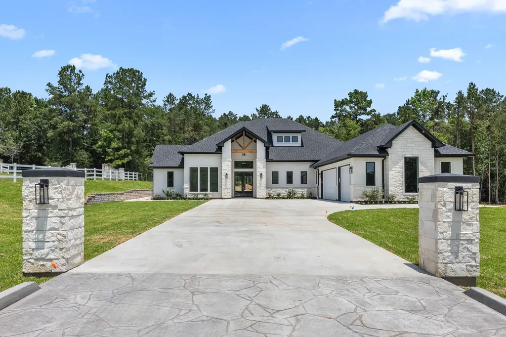 8911 Grand Lake Estates Drive Montgomery TX 77316