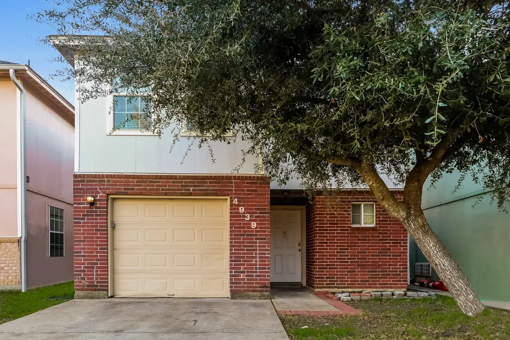 4939 N Cancun Drive Houston TX 77045